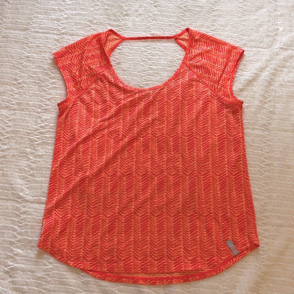 Under Armour top